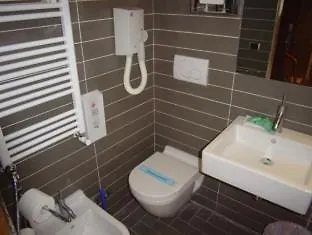 Mari 2 Hotel 2*